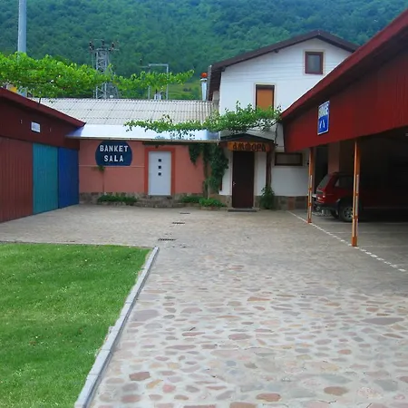 Bed and breakfast Amfora Caribrod 2*